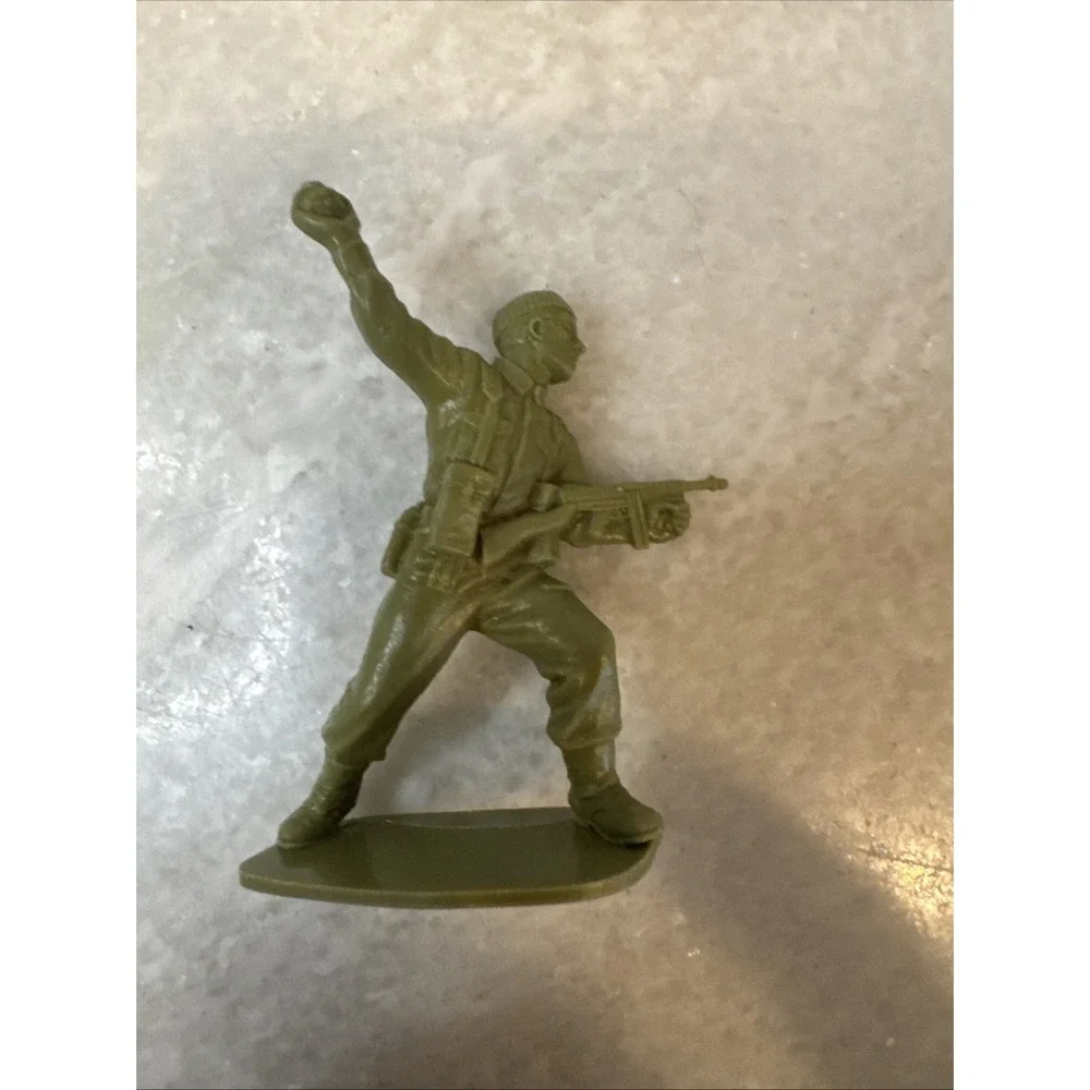 Vintage Green 54mm Toy‎ Soldiers Set Of 11